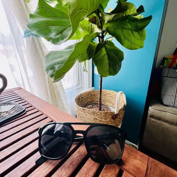 Very good condition. Rarely used sunglasses. - Picture 5 of 9